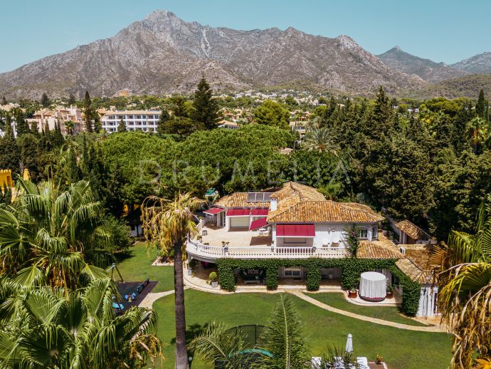 Exclusieve mooie villa te koop in Rocio de Nagüeles, in het hart van Marbella's Golden Mile