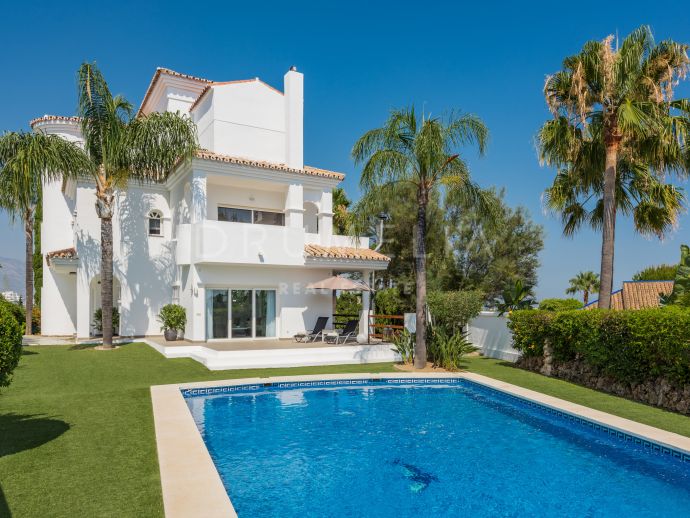 Gorgeous Mediterranean-Style Family House with Impeccable Design in Atalaya Golf, Estepona