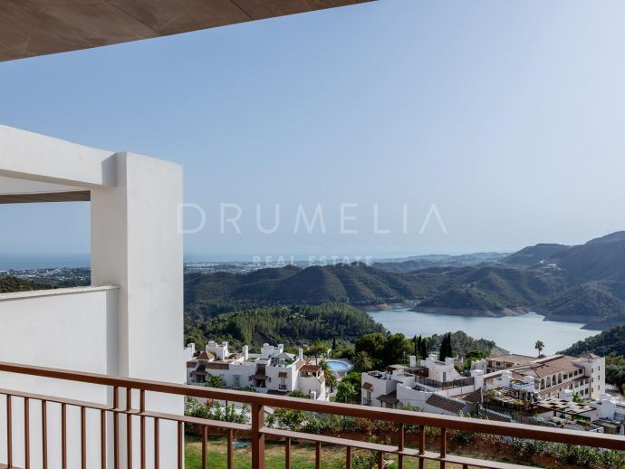 Brand New Townhouse with Magnificent Sea Views.
