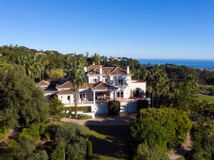 Magnificent classic Andalusian-style mansion with panoramic views in La Zagaleta, Benahavis