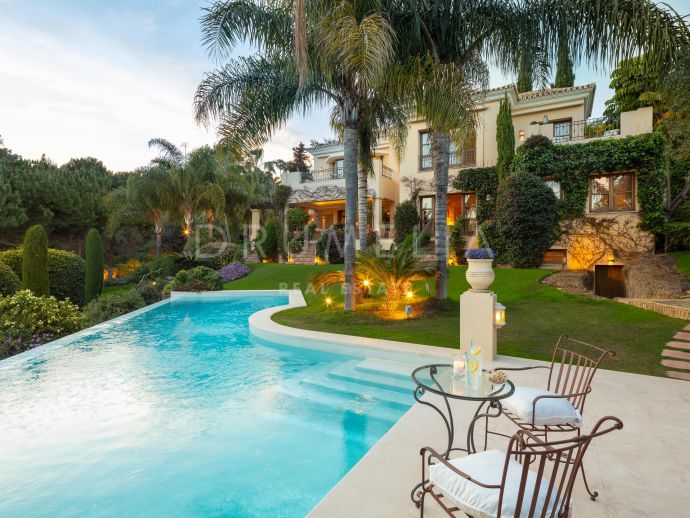Fantastiskt lyxigt hus i andalusisk stil i Lomas del Marbella Club, Golden Mile
