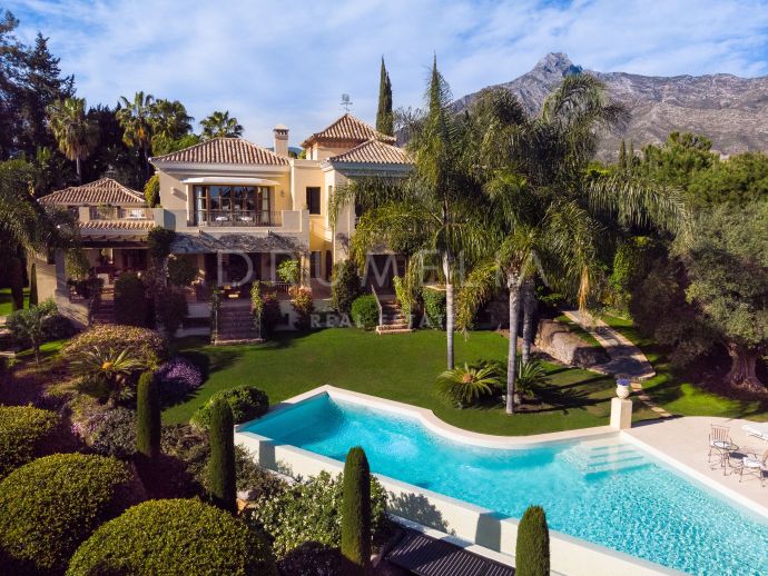 Fantastiskt lyxigt hus i andalusisk stil i Lomas del Marbella Club, Golden Mile