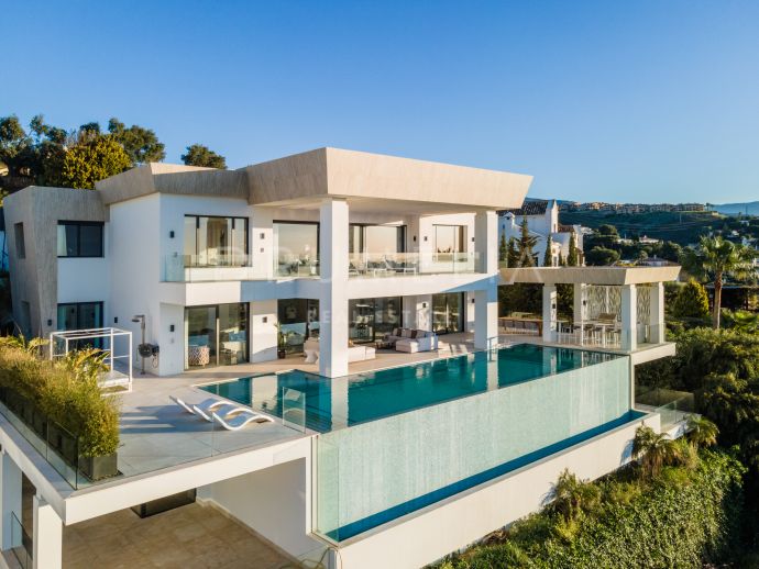 Chic Modern Luxury House with Wow-factor and Sea Views, Paraiso Alto, Benahavis