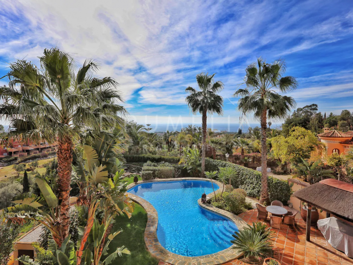 Impresionante villa con vistas al mar en una exclusiva zona cerca de la playa