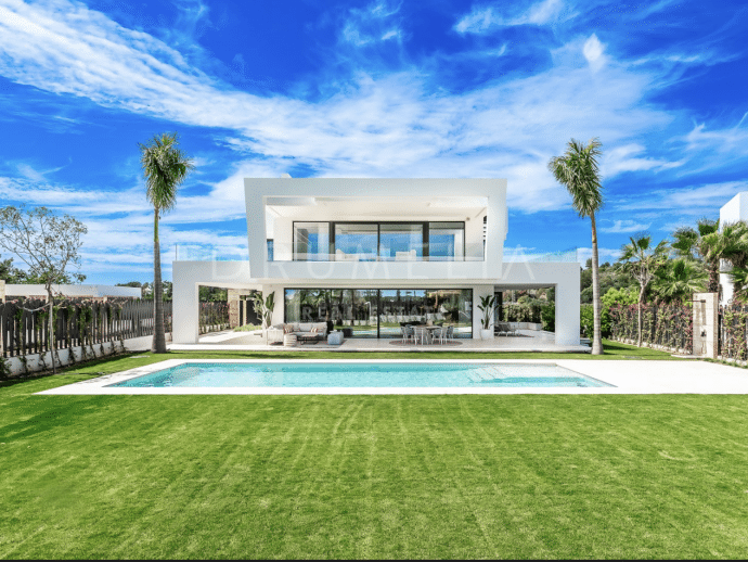 Luxurious Contemporary Villa in Private Gated Community, Marbella's Golden Mile