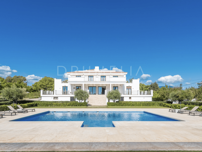 Villa moderne dans un état impeccable avec des équipements de luxe, près de Guadalmina Alta