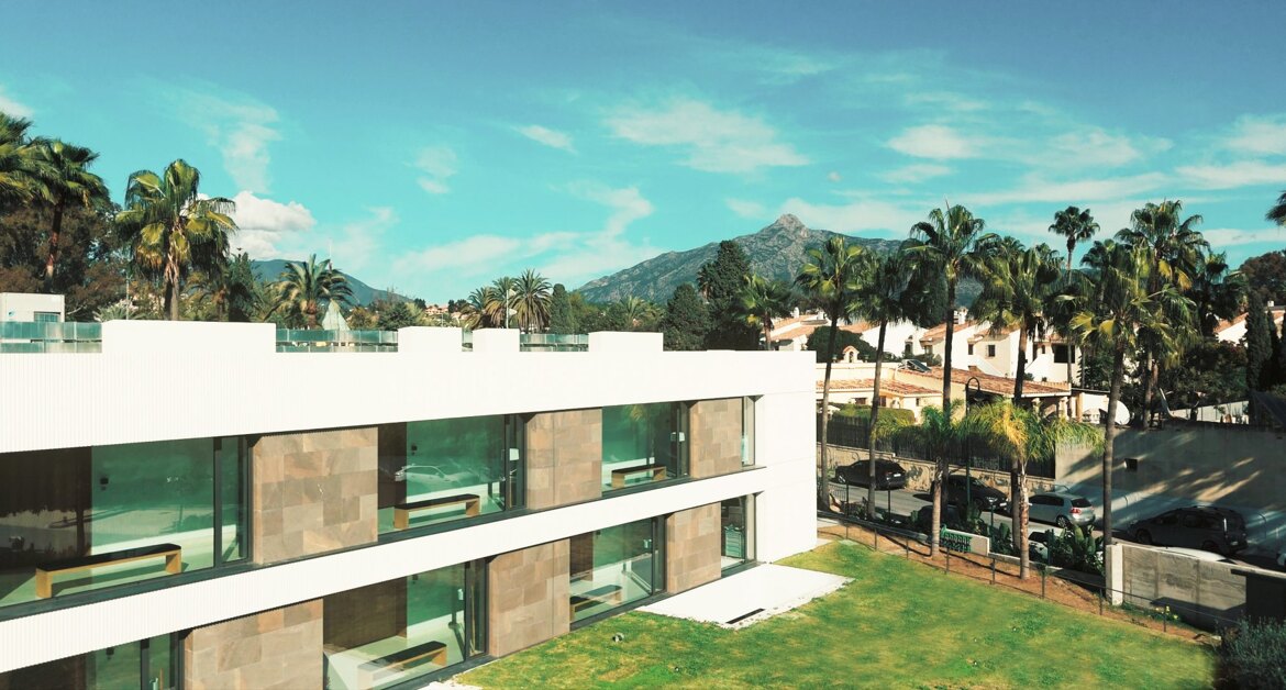 Las Brisas Area Guide