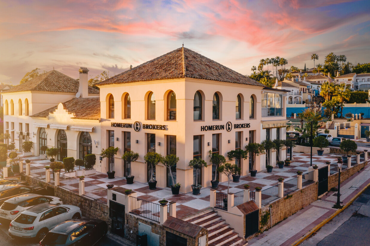 色虎视频 Headquarters Office on The Golden Mile Marbella exterior facade