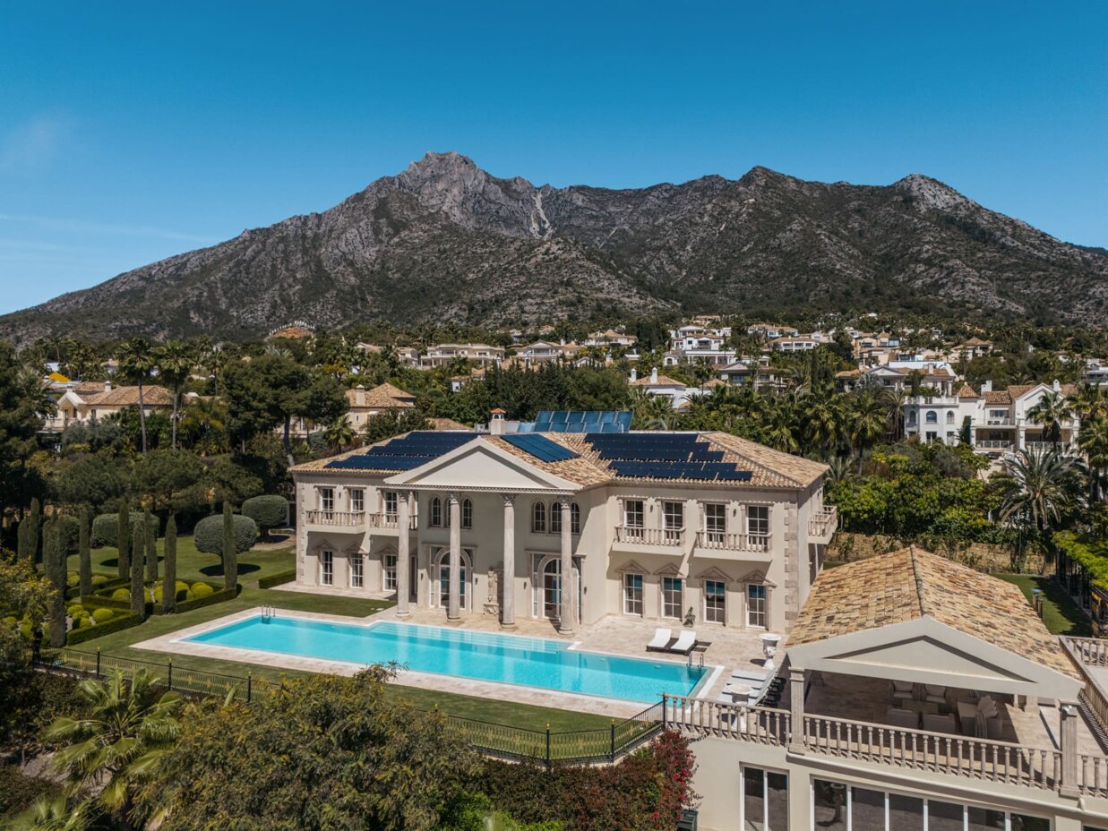 Villa Sinfonía in Sierra Blanca: a neoclassical-meets-modern estate with 2,009 m² of refined living space, landscaped Mediterranean gardens, and timeless elegance.