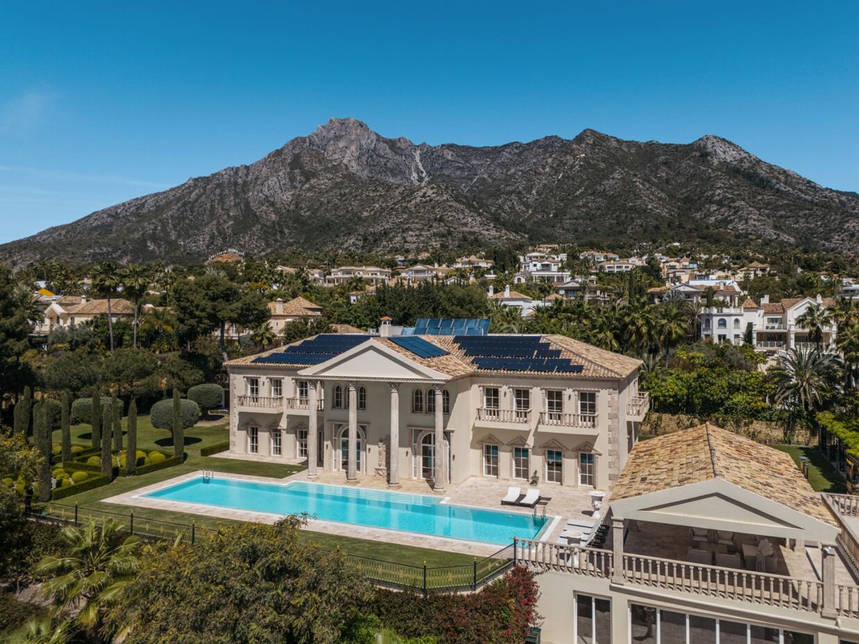 Villa Sinfonía in Sierra Blanca: a neoclassical-meets-modern estate with 2,009 m² of refined living space, landscaped Mediterranean gardens, and timeless elegance.