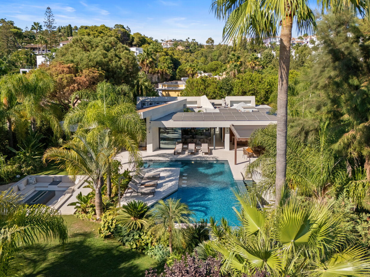 Villa Las Chapas – en samtida villa med panoramautsikt över hav och berg, ett tidlöst statement i Marbella.