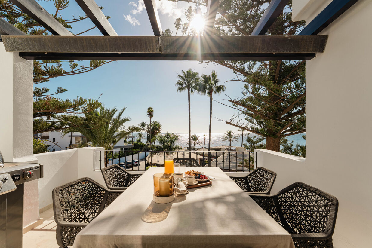 Luxury duplex penthouse with sea views in Castiglione San Pedro de Alcántara beachfront Marbella