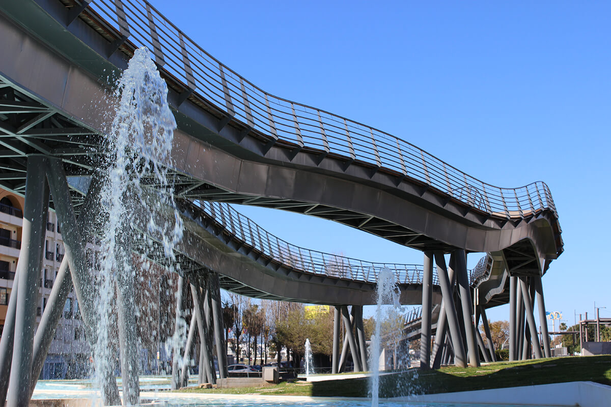 San Pedro Boulevard pedestrian bridge with fountains and modern architecture