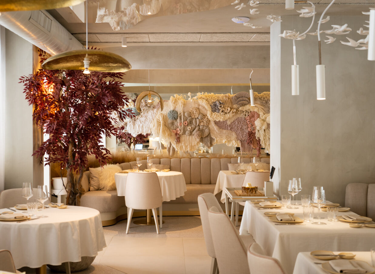 Elegant fine dining restaurant interior in Marbella