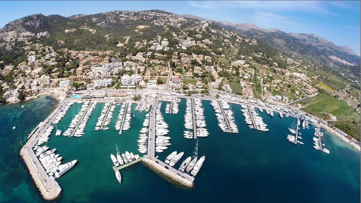 Luxury yachts and villas at Port Andratx harbour during sunset in Mallorca.