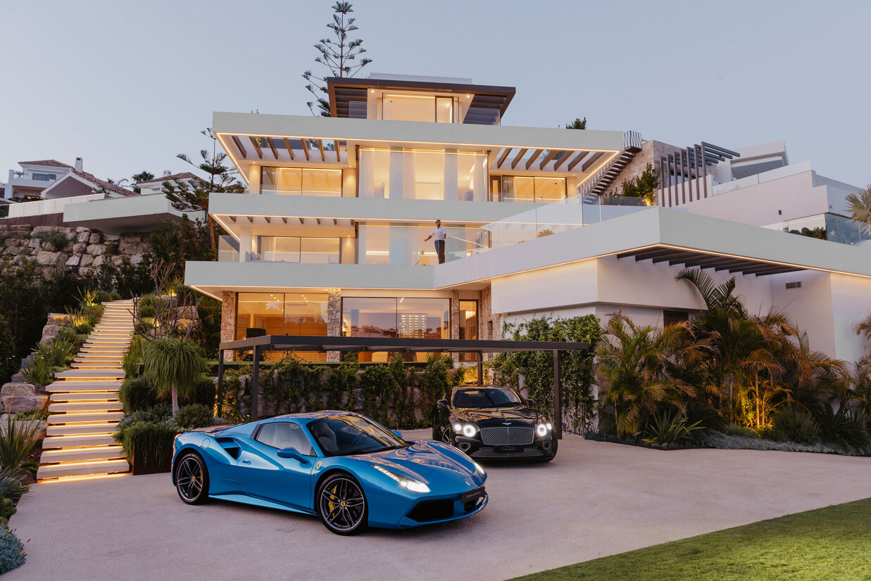 Our cross-marketing strategy lets us create cool content, mixing real estate with our collaborators, such as C. de Salamanca - Marbella's most exclusive luxury car dealership