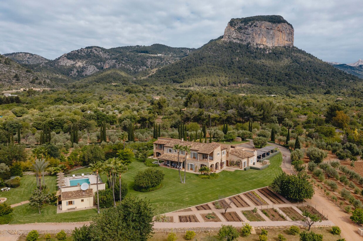 A finca on the Mallorcan countryside, in Alaró, contact us for more information