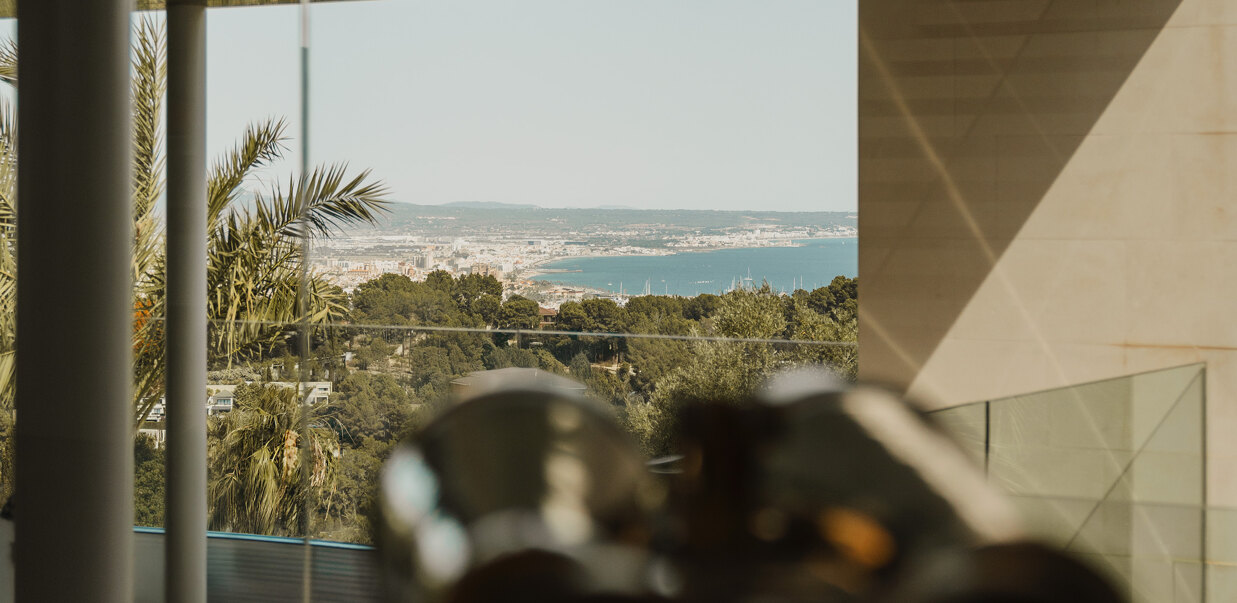 Move-in ready luxury villa in Mallorca with Mediterranean architecture and landscaped grounds