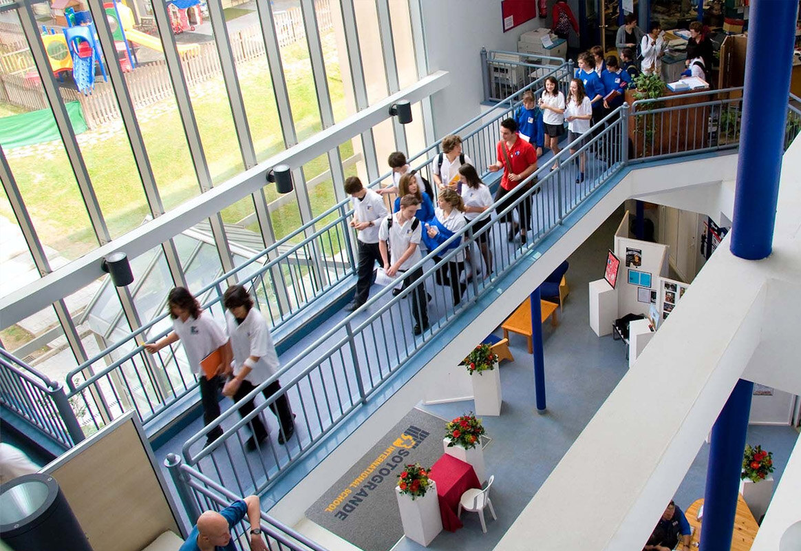 Alt textStudents walking inside Sotogrande International School campus with modern architecture and open learning spaces.