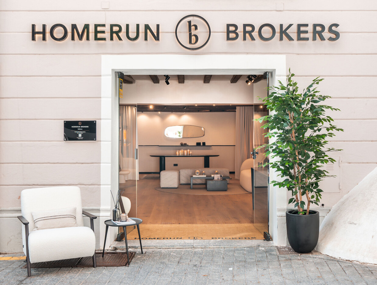 Our balearic Homerun Brokers office, located in the old town of Palma de Mallorca
