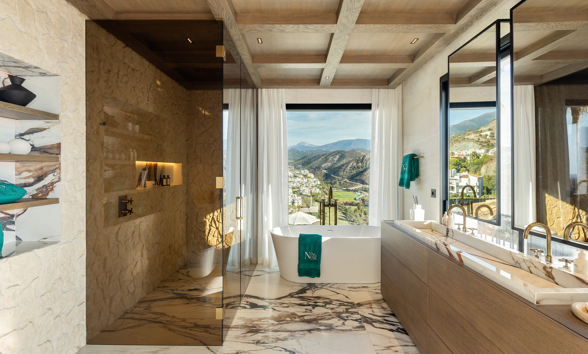 The master bathroom of Villa The Nest, selling this property turned easy by homerun brokers