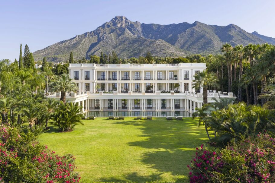 La Favorita, Nagüeles, Marbella — classic Mediterranean luxury villa for rent (old money)