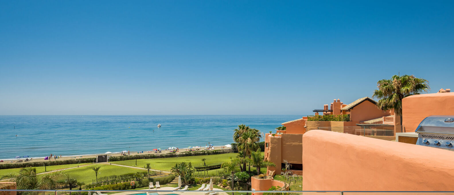 Recordverbrekende verkoop van een penthouse aan de frontlinie van het strand in Marbella Oost