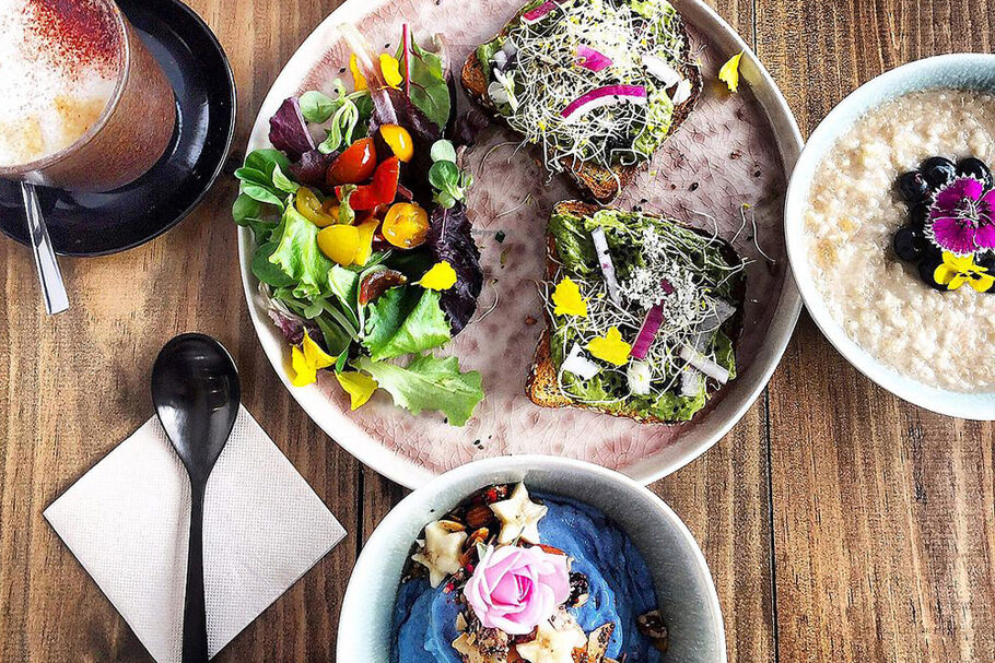 Fotografía de platos servidos en Hustle N Flow Eatery en Marbella