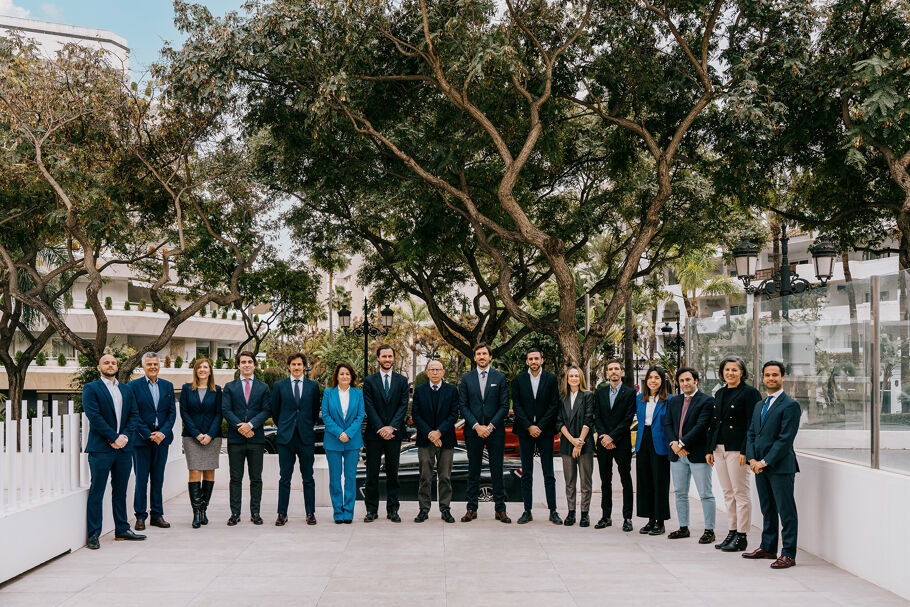 Foto van het CB Advocatenkantoor in Marbella en het team.