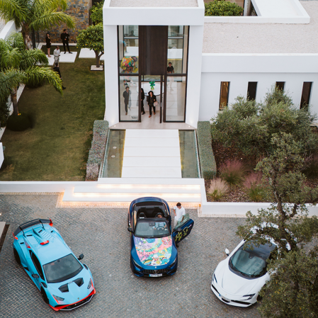 A quoi ressemblent plus d’un demi-million de meubles ? Voir la Villa Calma remeublée !