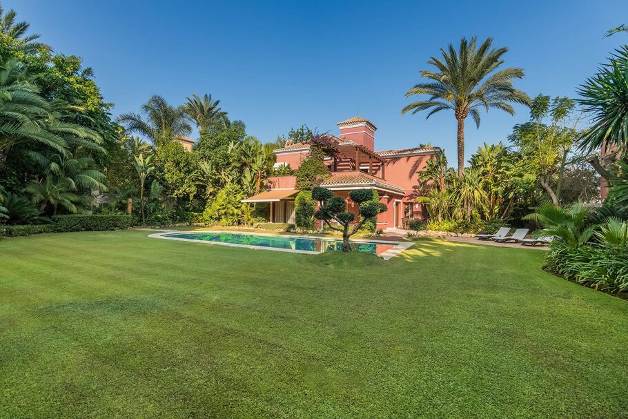 This utterly stylish Villa is one of the best representations of the privileged carefree Mediterranean style of living. Those who prefer the traditional values and stunning design rich with history and culture instead of fleeting fashion can enjoy its beauty, privacy and seclusion, as well as all luxurious amenities of prestigious southern coast of Spain by hand.