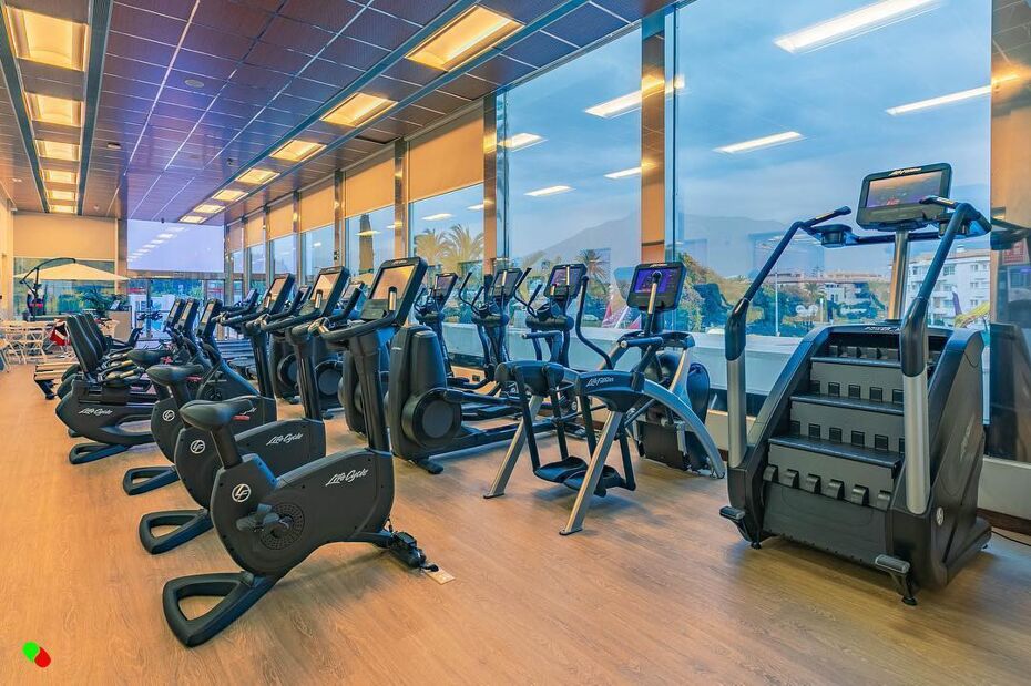 Fotografía de las instalaciones del Gimnasio Platinum Fitness Marbella en Puerto Banús, Marbella 