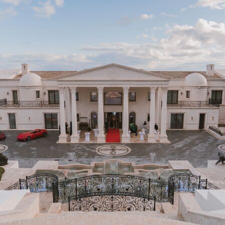 In the Age of AI, Selling Luxury Real Estate Is Becoming About Experience