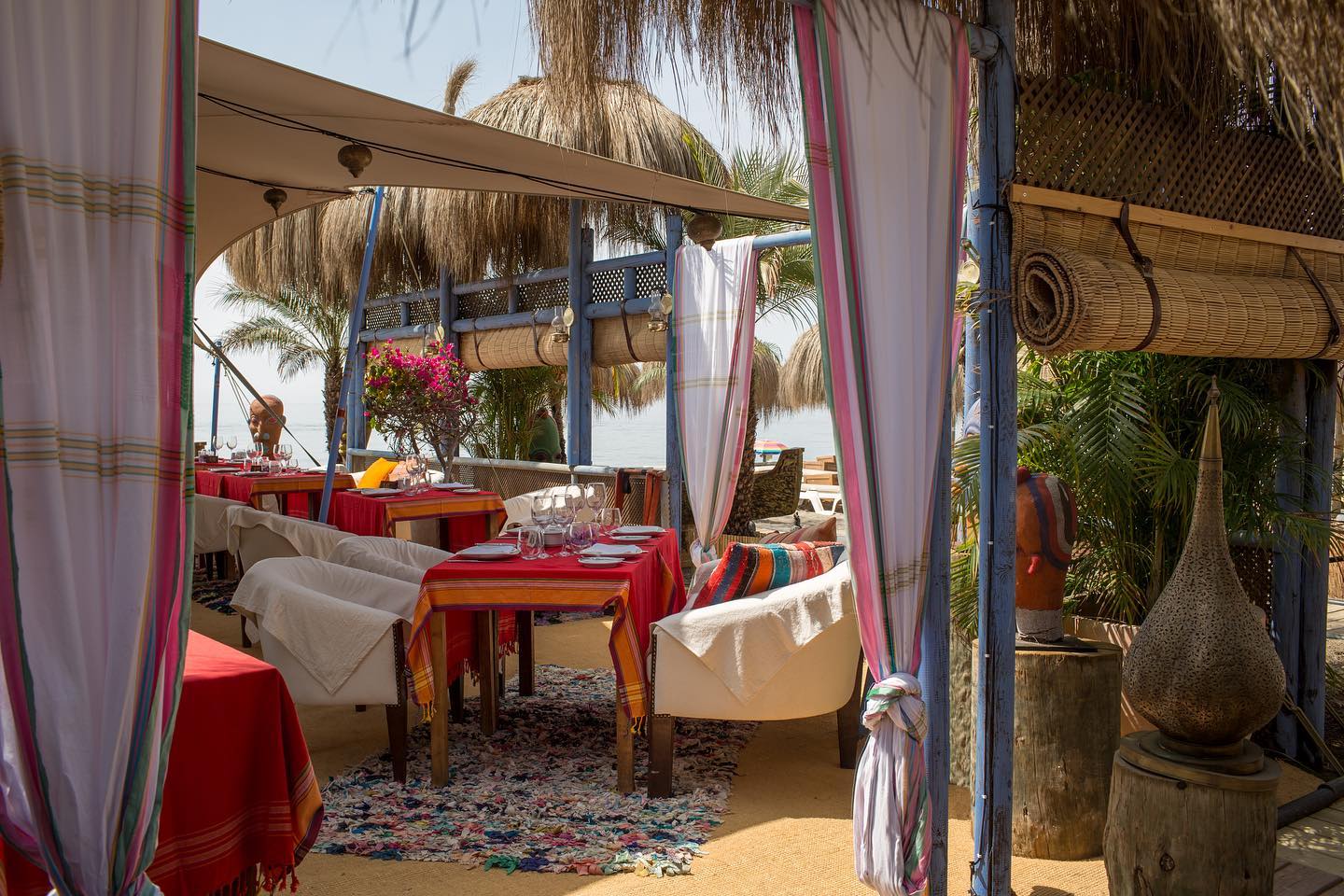 A bohemian ambience by the beach