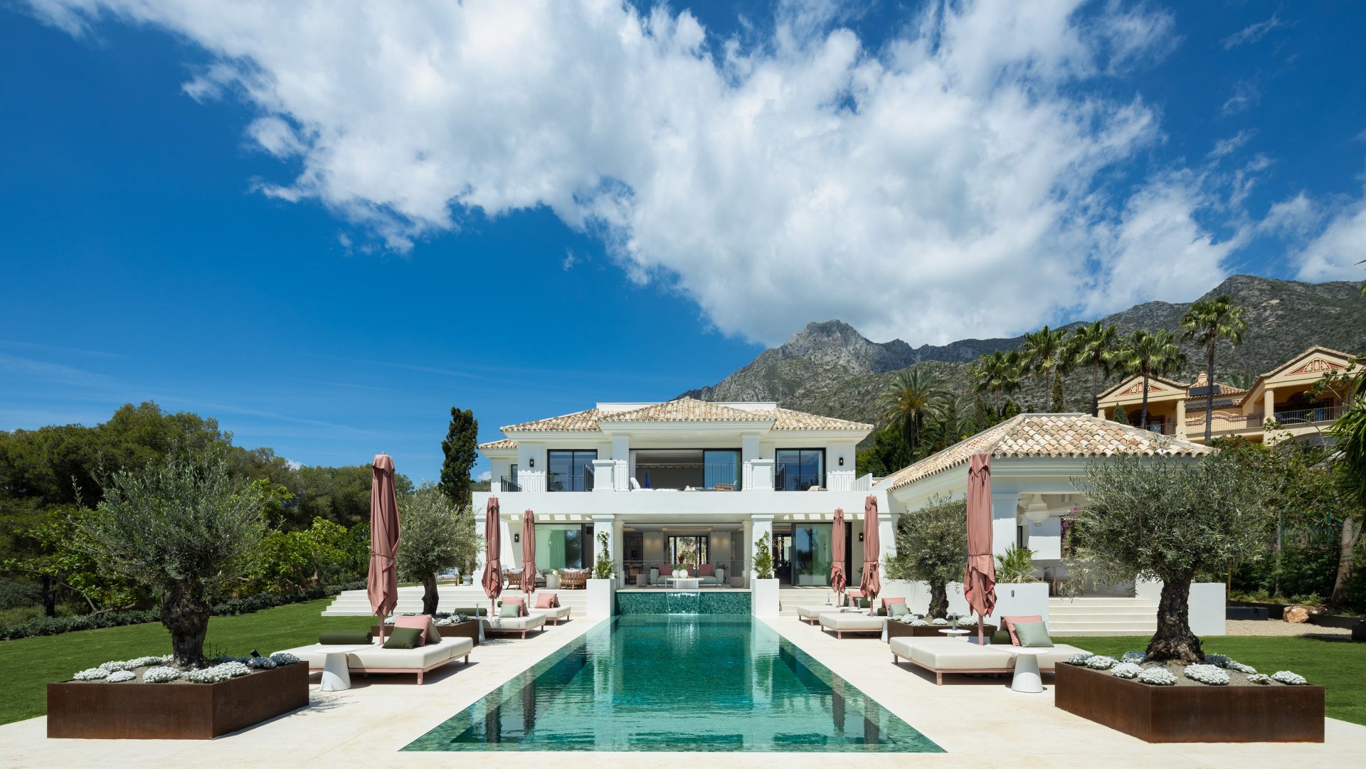 Elegant villa in Sierra Blanca with a symmetrical design, an infinity pool, and landscaped gardens, framed by La Concha mountain.