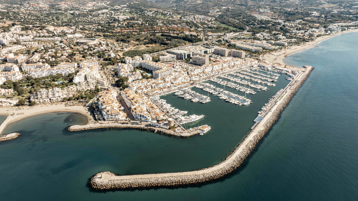 PUERTO BANÚS