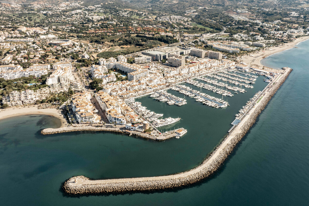 PUERTO BANÚS