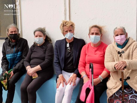 Stephanie Noll visits BACG Distribution Point in La Línea Kiosk. NOLL SOTOGRANDE CHARITY SUPPORT 2021