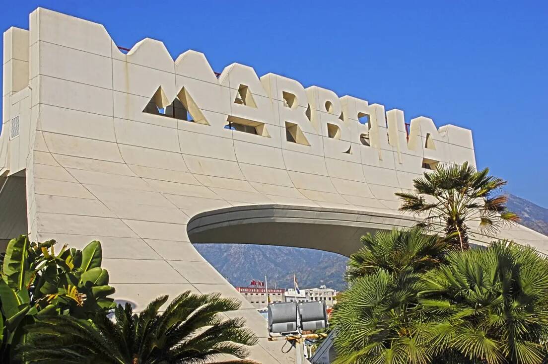 arco de entrada a Marbella