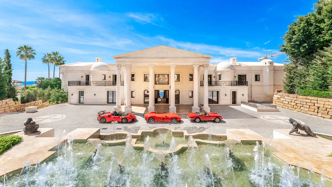 Villa Bellagio fountain and luxury cars