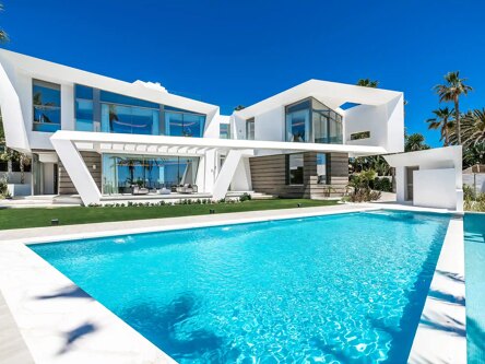 Modern villa for sale in Marbella