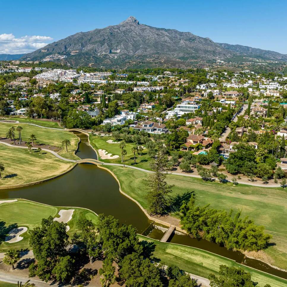 Dlaczego ludzie uwielbiają mieszkać w Nueva Andalucía