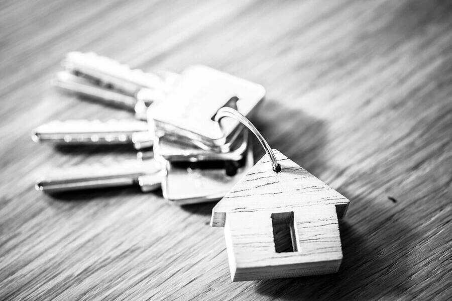 Keys with a key ring of a house