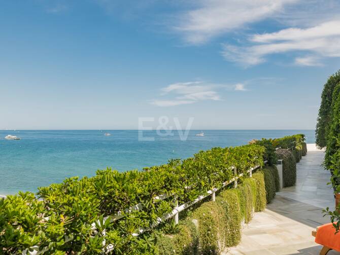 BEACHFRONT GOLDEN MILE