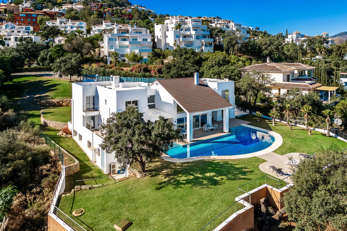 Villa for sale in Elviria
