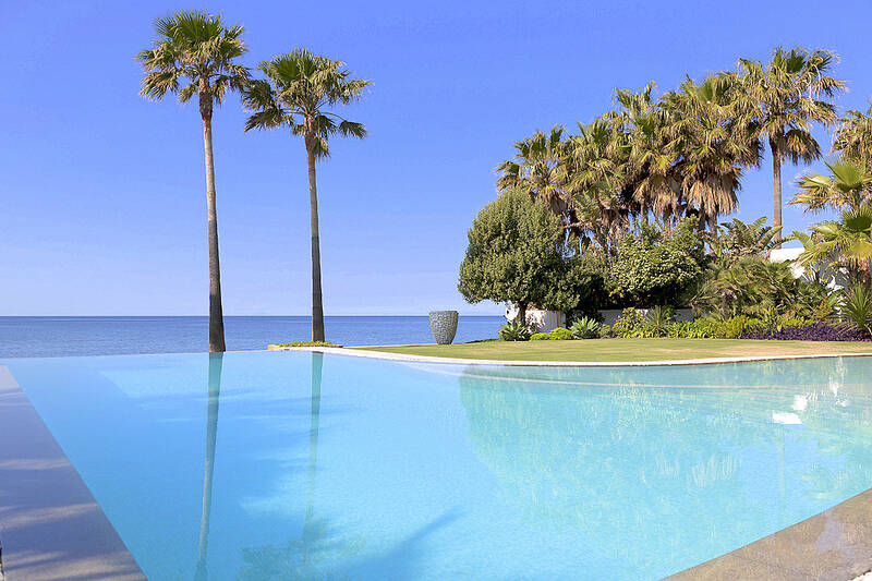 Los Monteros beachside