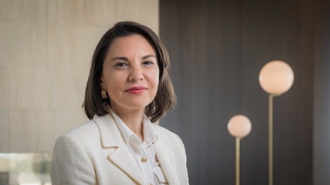 Evelin Bentz, co-founder of Marbella Hills Homes, portrait in a refined interior setting