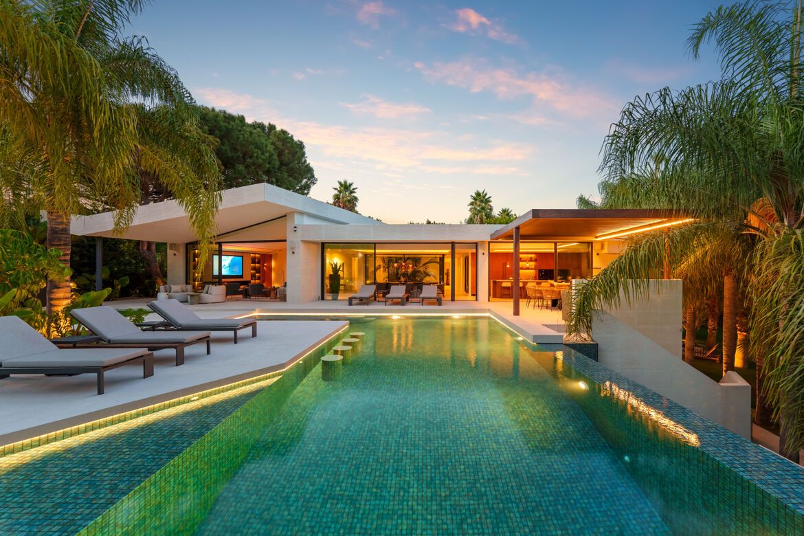 luxury villa in hacienda las chapas
