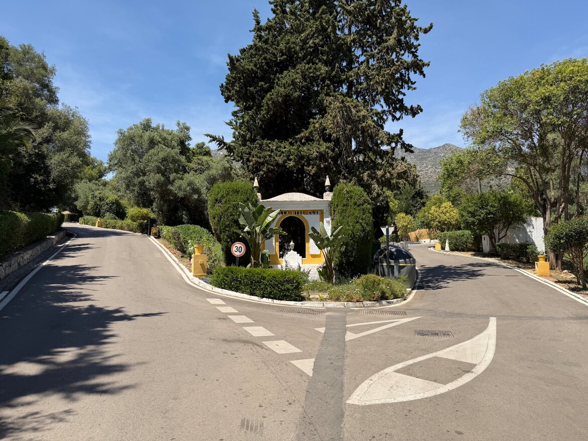Eingang Marbella Hill Club