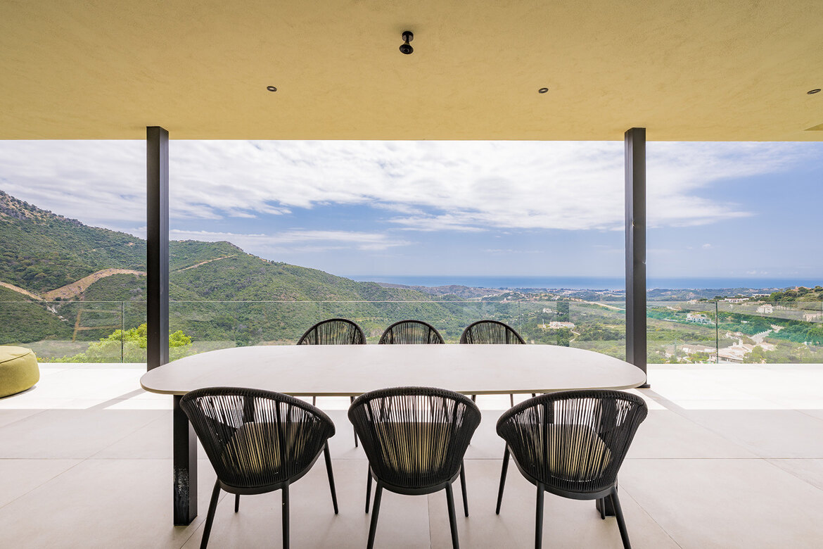 Luxury villa for sale with panoramic views in Monte Mayor - MH9128